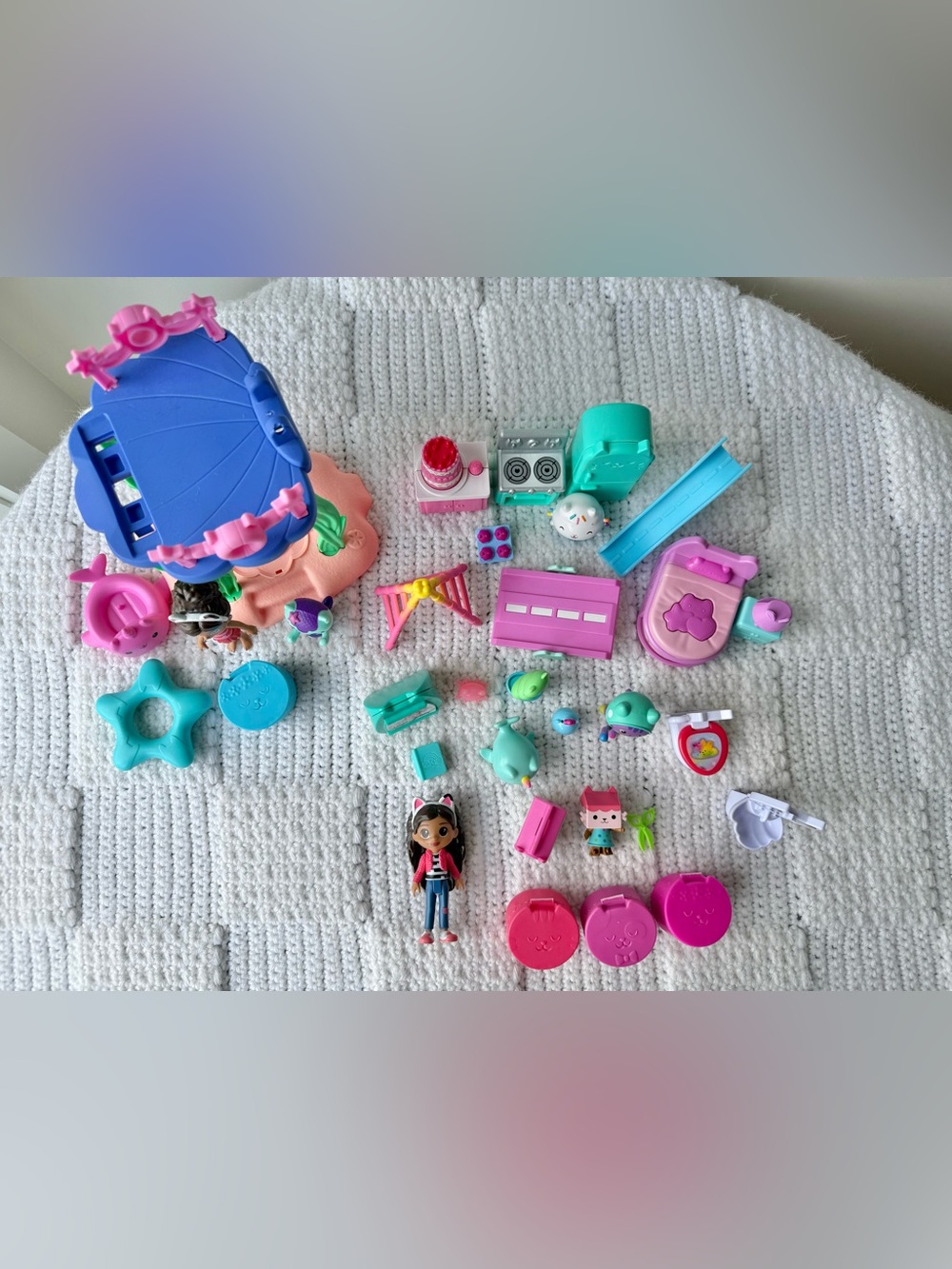 Gabby’s Dollhouse Furniture and Accessories - Picture 6 of 7